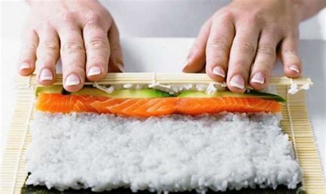 alat membuat sushi 5 cm; Kapasitas : 4 ~ 6 kg / prosesBiasanya waktu yang diperlukan adalah sekitar 15 menit